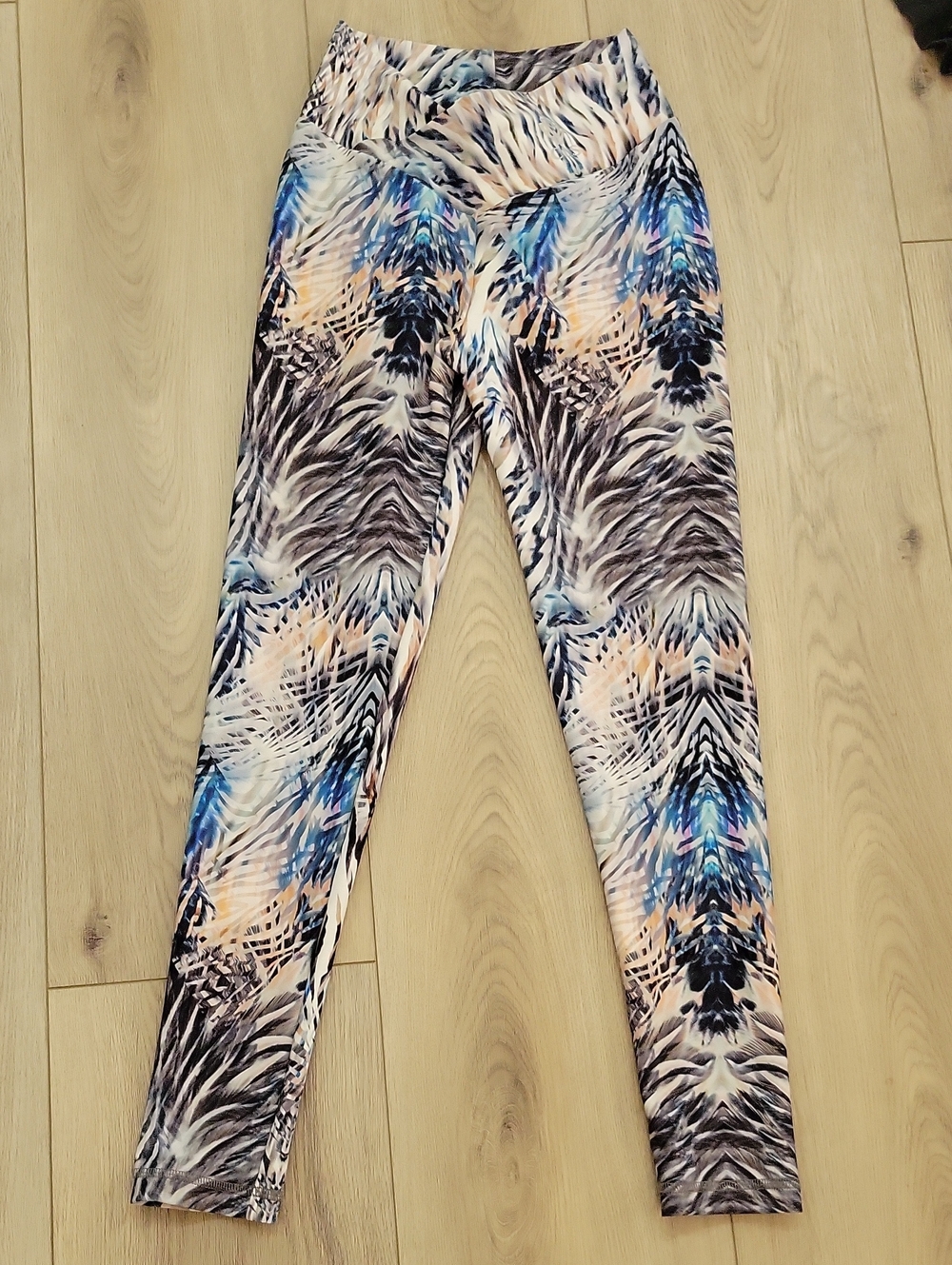 Women’s Multicolor Printed High-Rise Leggings - Blue & Peach Pattern